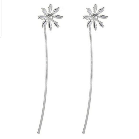 *Gwendolyn* Flower Earrings - Picture 2 of 4